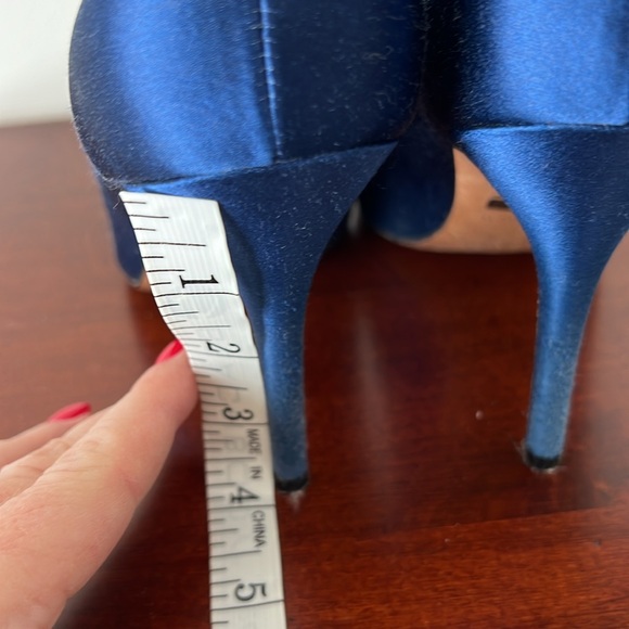 BADGLEY MISCHKA Blue Satin Heels - Picture 4 of 9